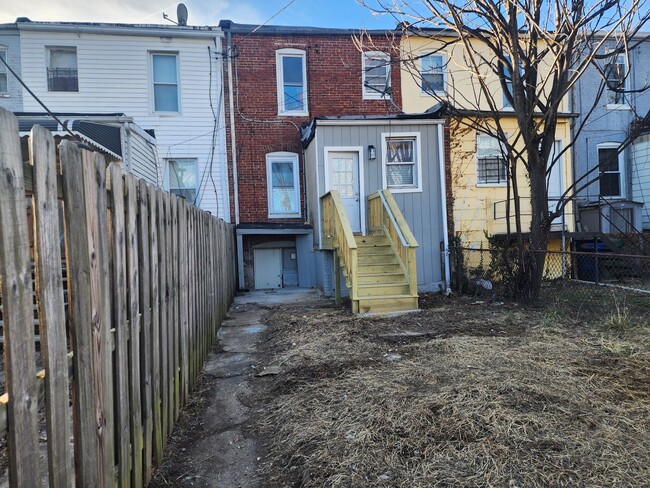 Building Photo - Cozy 2 Bedroom Home in West Baltimore