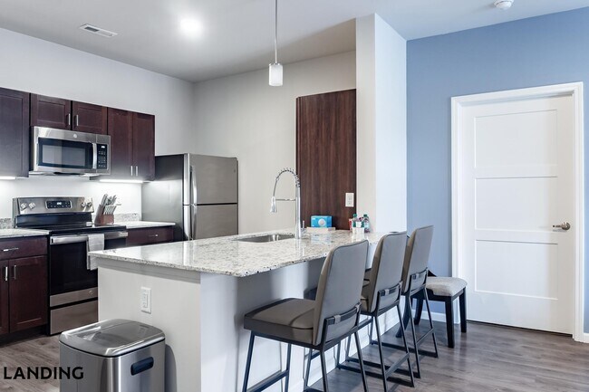 Building Photo - 2023 N Broadmoor Ave