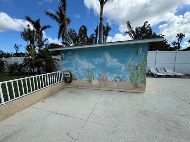 Building Photo - 303 Colonia Ln W