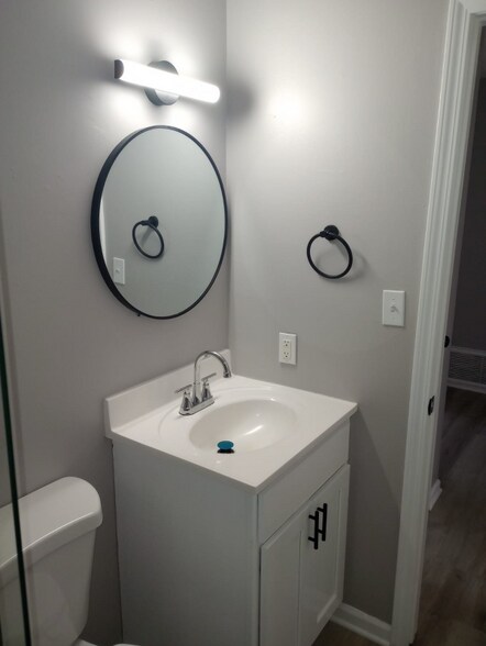 Building Photo - 215 Snead Dr