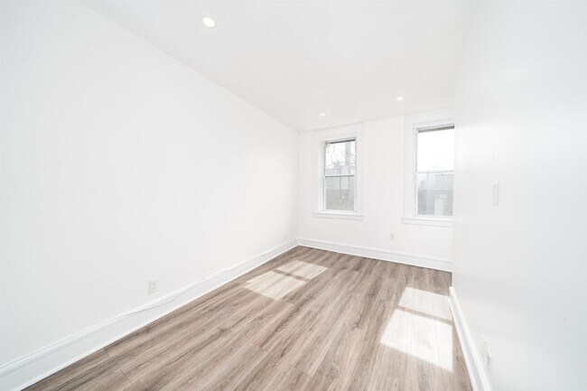 Building Photo - 81 Glenridge Ave