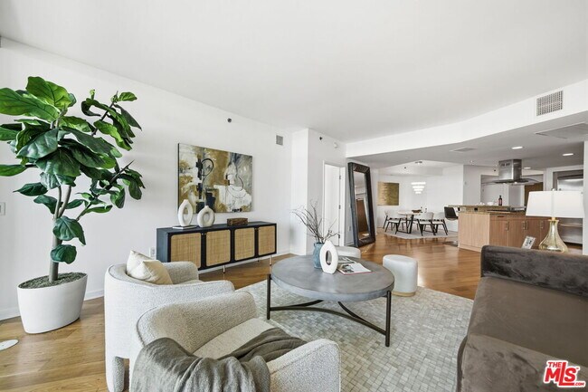 Building Photo - 13650 Marina Pointe Dr