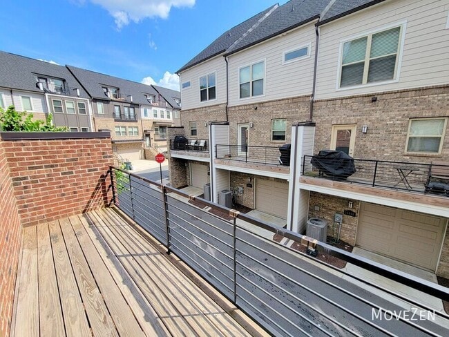 Building Photo - 15041 New Amsterdam Ln