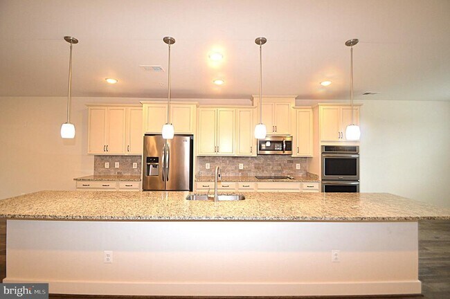 Building Photo - 44878 Tiverton Sq