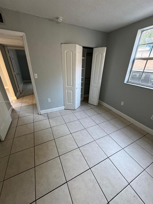 Building Photo - 652 NW 3rd St