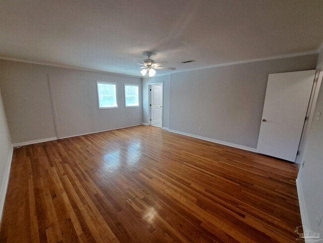 Building Photo - 8598 Meadowbrook Dr