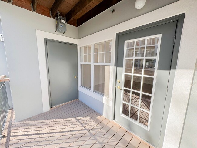 Building Photo - Freshly Renovated 1 Bed 1 Bath Condo With Balcony In Vibrant Savoy Park - Water Included