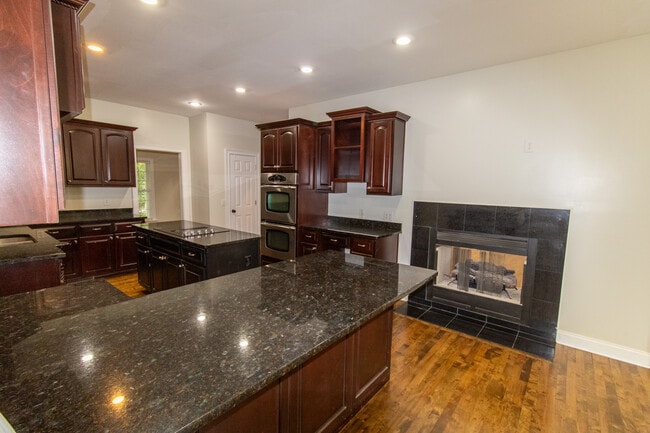 Building Photo - 906 Monarch Cir