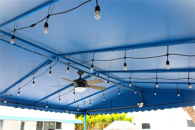 Building Photo - 2253 SW 10th St