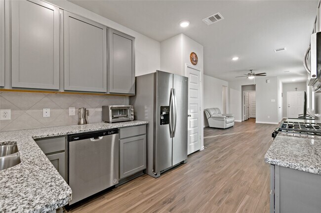 Building Photo - 13770 Goldeye Dr