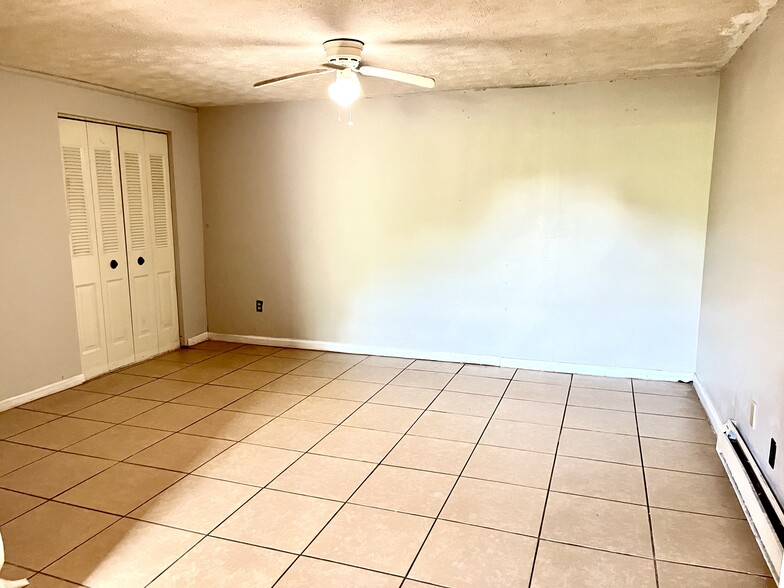 Building Photo - 109 Bolton Ave