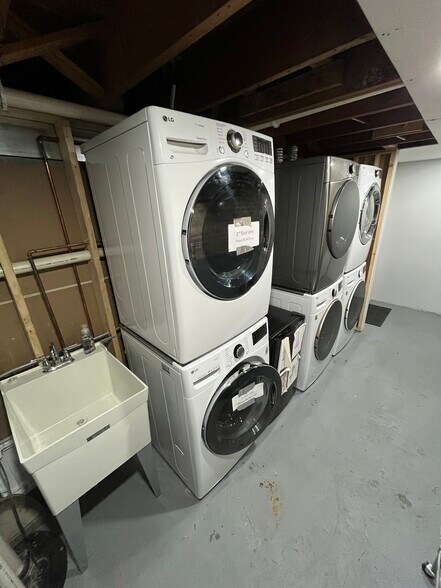 Building Photo - 8212 Kilpatrick Ave