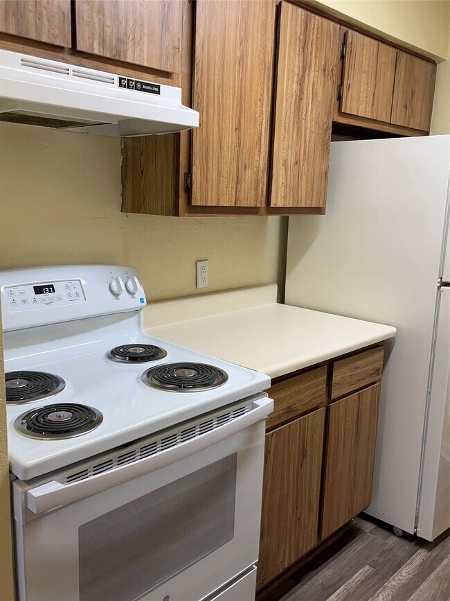 Building Photo - 3919 Fairmont Pkwy