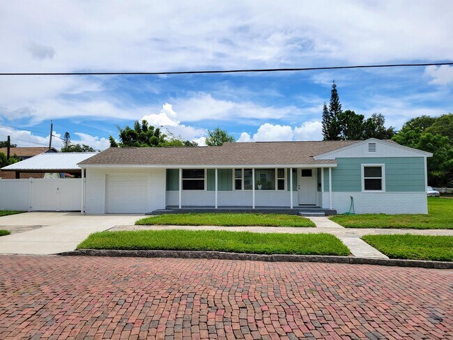 Primary Photo - 301 44th St N