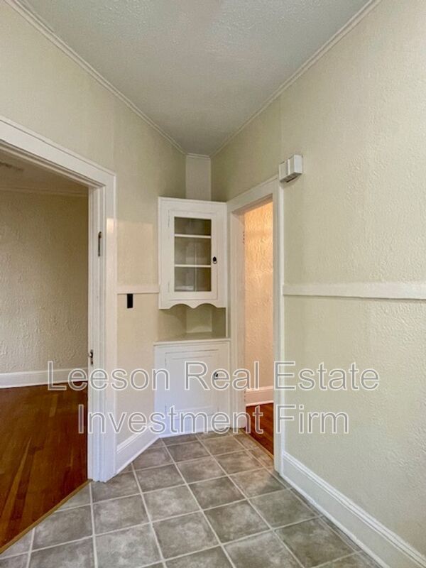 Building Photo - 458 Forest Ave