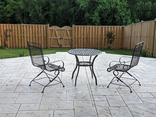 Building Photo - 152 English Run Cir