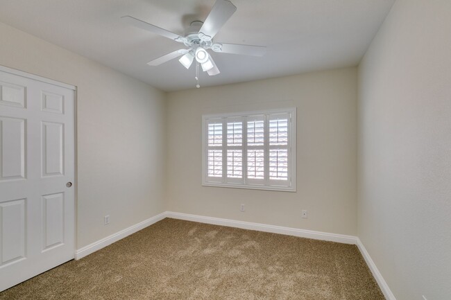 Building Photo - Beautiful 4-Bedroom Home Near Downtown Sum...