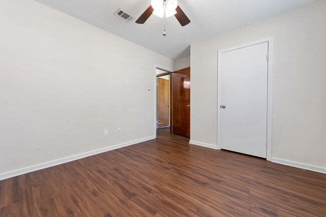 Building Photo - 3/2 Sherwood