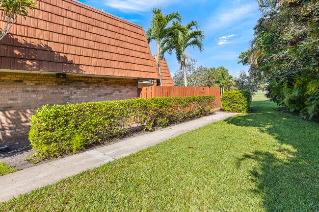 Building Photo - 1420 Augusta Cir