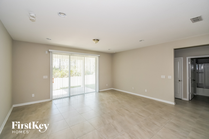 Building Photo - 95331 Snapdragon Dr