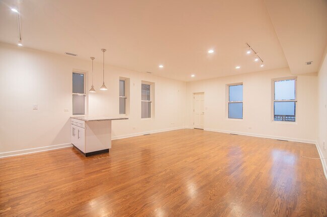 Building Photo - 2221 W Charleston St
