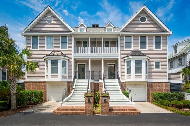 Primary Photo - Move In Ready Waterfront Townhome in Downt...