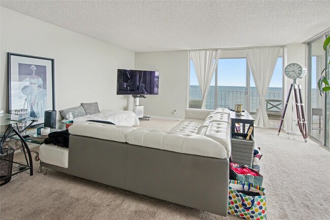 Building Photo - 1010 S Ocean Blvd