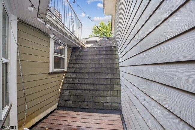 Building Photo - 184 Bellevue Ave