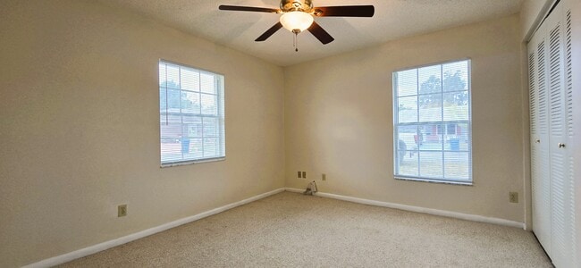 Building Photo - 1425 Thousand Roses Dr S