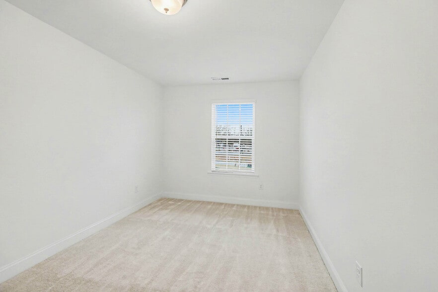 Building Photo - 2911 Herringbone Rd