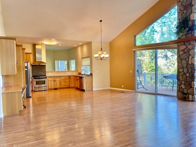 Building Photo - 13055 Summit Ridge Dr