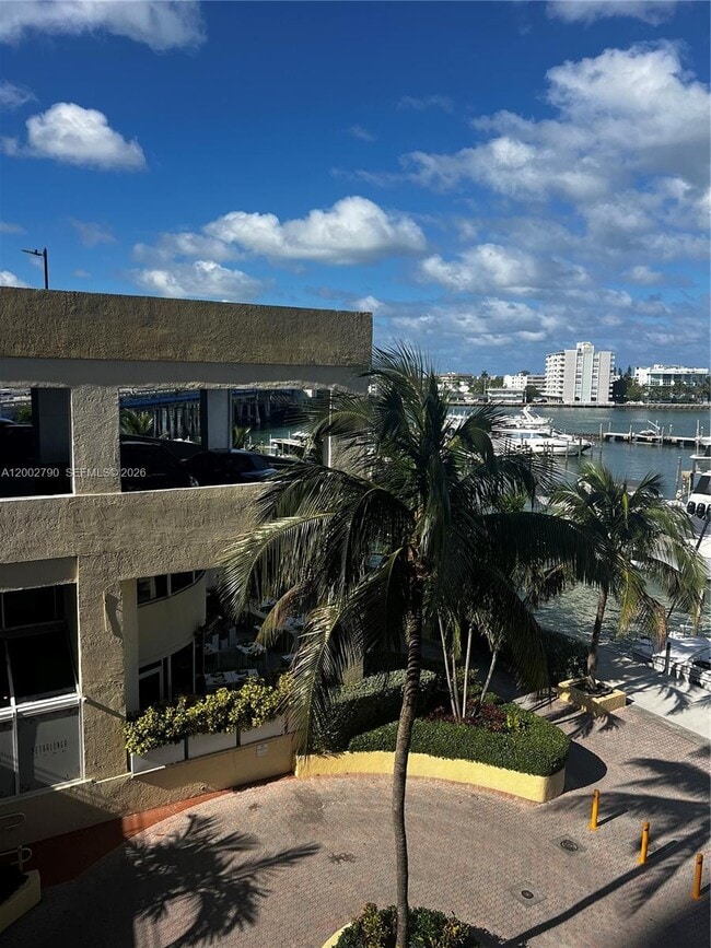 Building Photo - 7601 E Treasure Dr