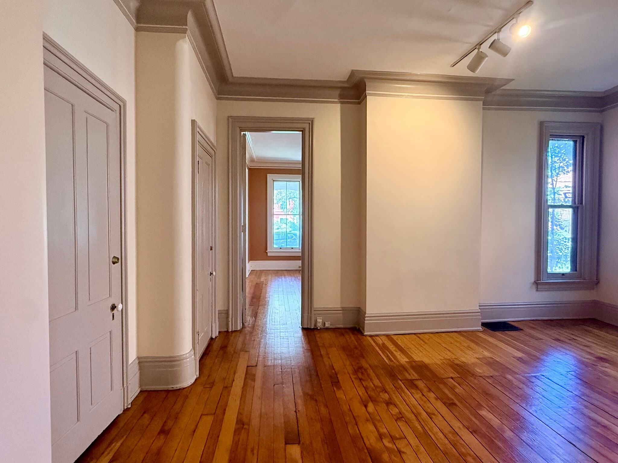 Building Photo - 2622 Moorman Ave