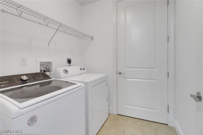 Building Photo - 23191 Fashion Dr