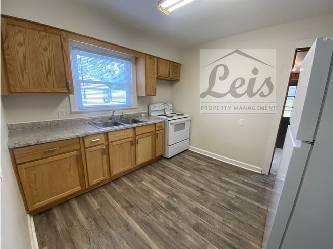 Building Photo - 902 Sycamore St