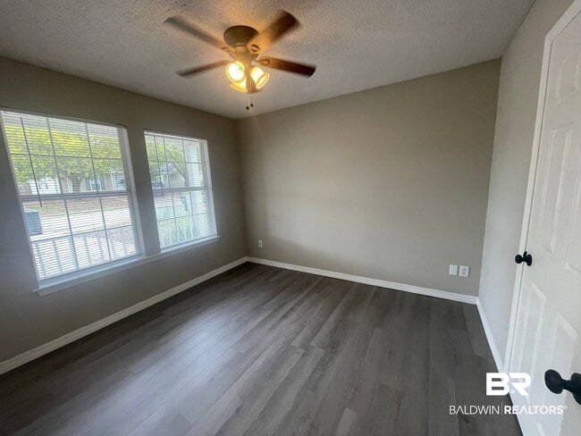 Building Photo - 706 Crystal Wells Ct N