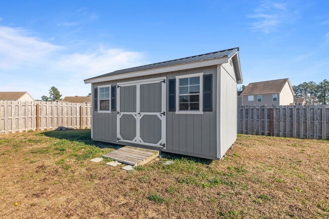 Building Photo - 3 bedroom 2 bathroom with a bonus room