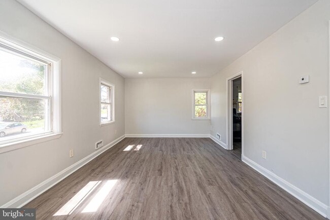 Building Photo - 620 Harwood Ave