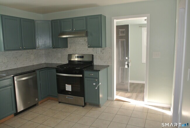 Building Photo - 492 W River St