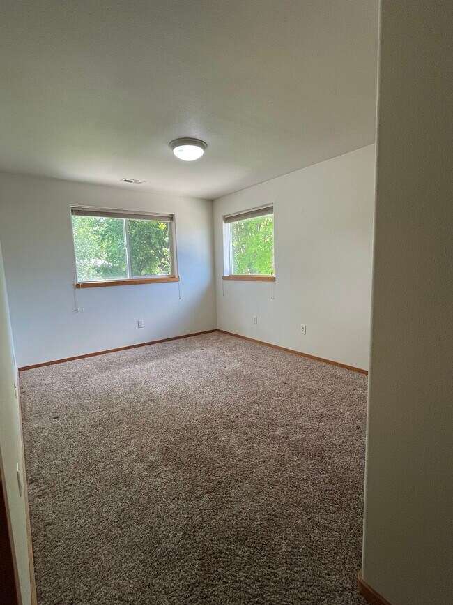 Building Photo - 740 E Opal Ct