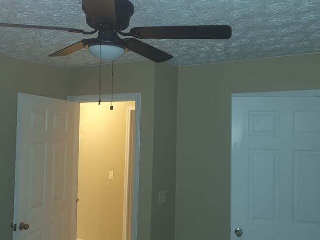 Building Photo - 5104 Fairington Ridge Cir