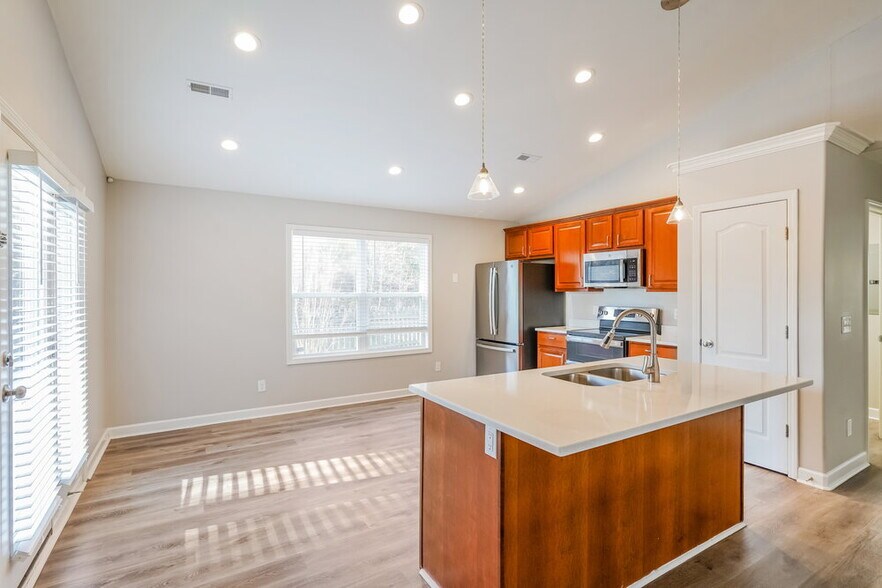 Building Photo - 2002 Owl Ct