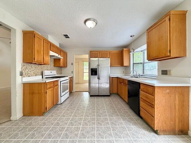 Building Photo - 2110 Warfield Way