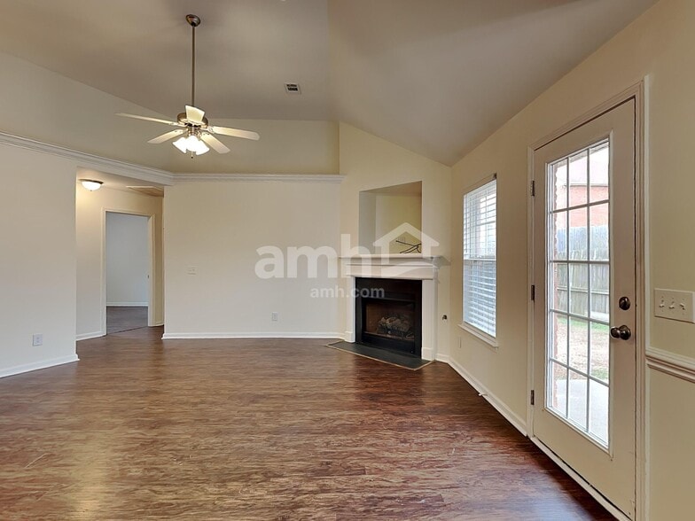 Building Photo - 3009 Rock Springs Rd