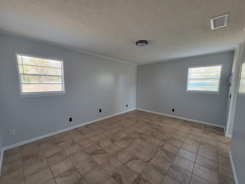 Building Photo - 6529 Chipewa St