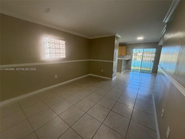 Building Photo - 2731 SE 12th Rd