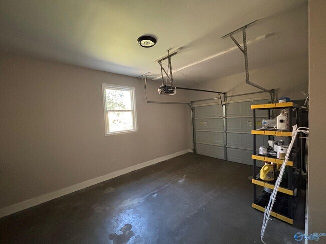 Building Photo - 2803 Hester Ln NW