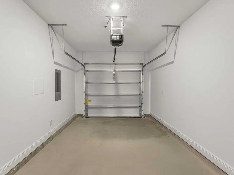 Building Photo - 47 Mamba Ln