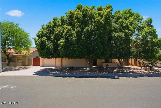 Building Photo - 2157 E Alameda Dr