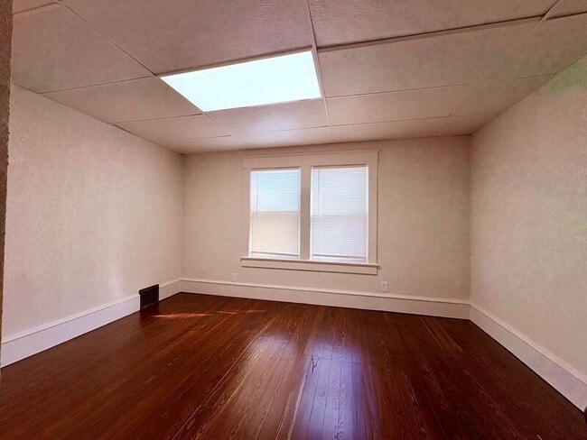 Building Photo - 1416 S Hardy Ave